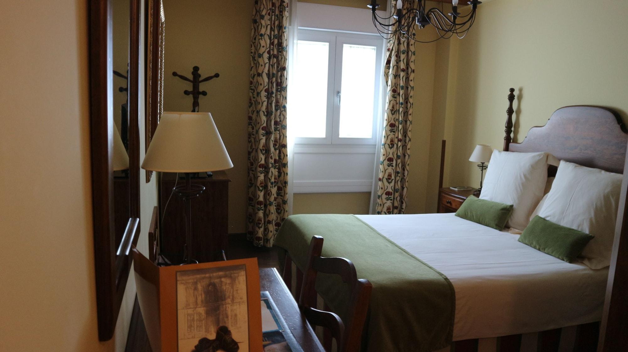 Hotel Virxe Da Cerca By Pousadas De Compostela Сантьяго-де-Компостела Екстер'єр фото