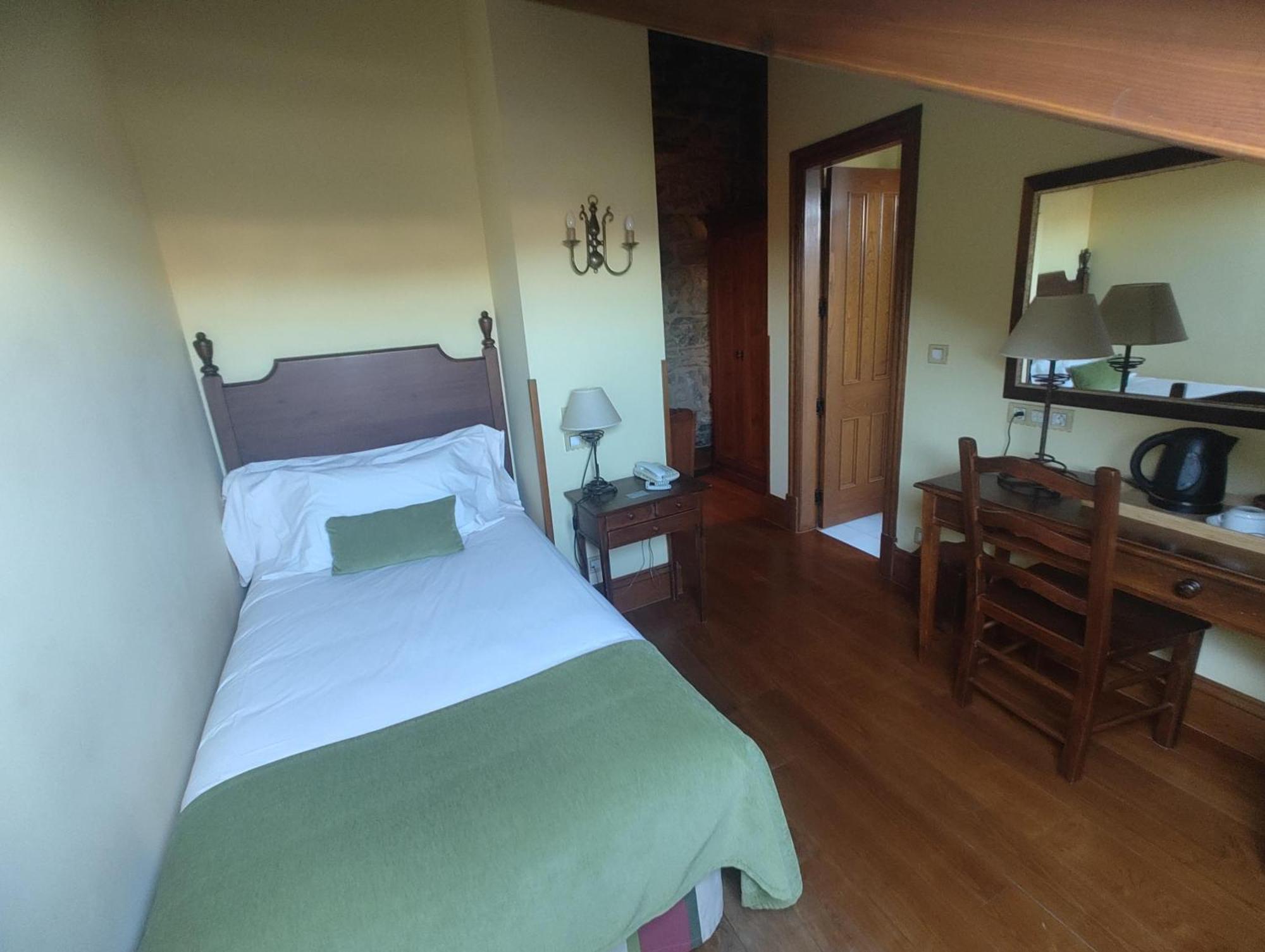 Hotel Virxe Da Cerca By Pousadas De Compostela Сантьяго-де-Компостела Екстер'єр фото