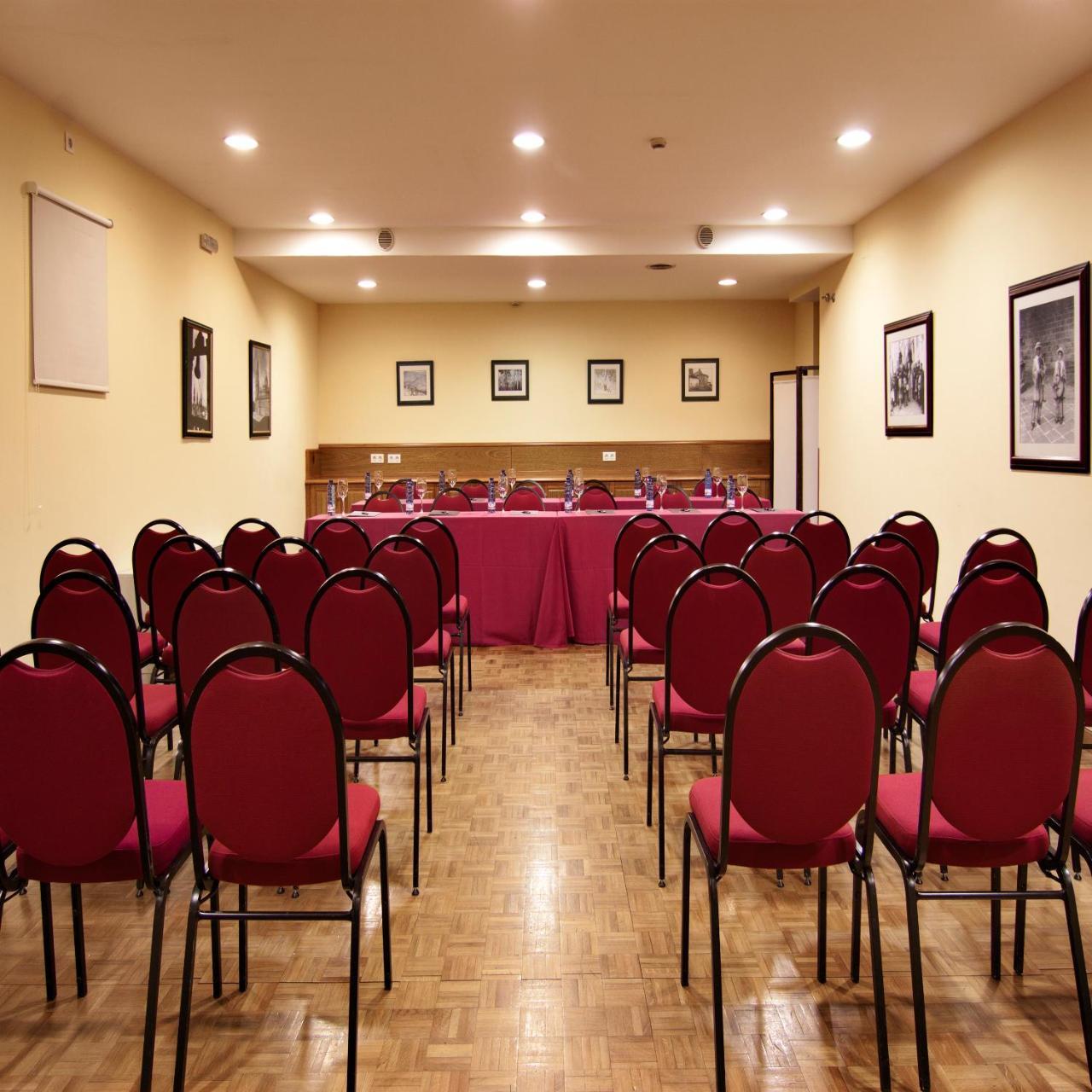 Hotel Virxe Da Cerca By Pousadas De Compostela Сантьяго-де-Компостела Екстер'єр фото
